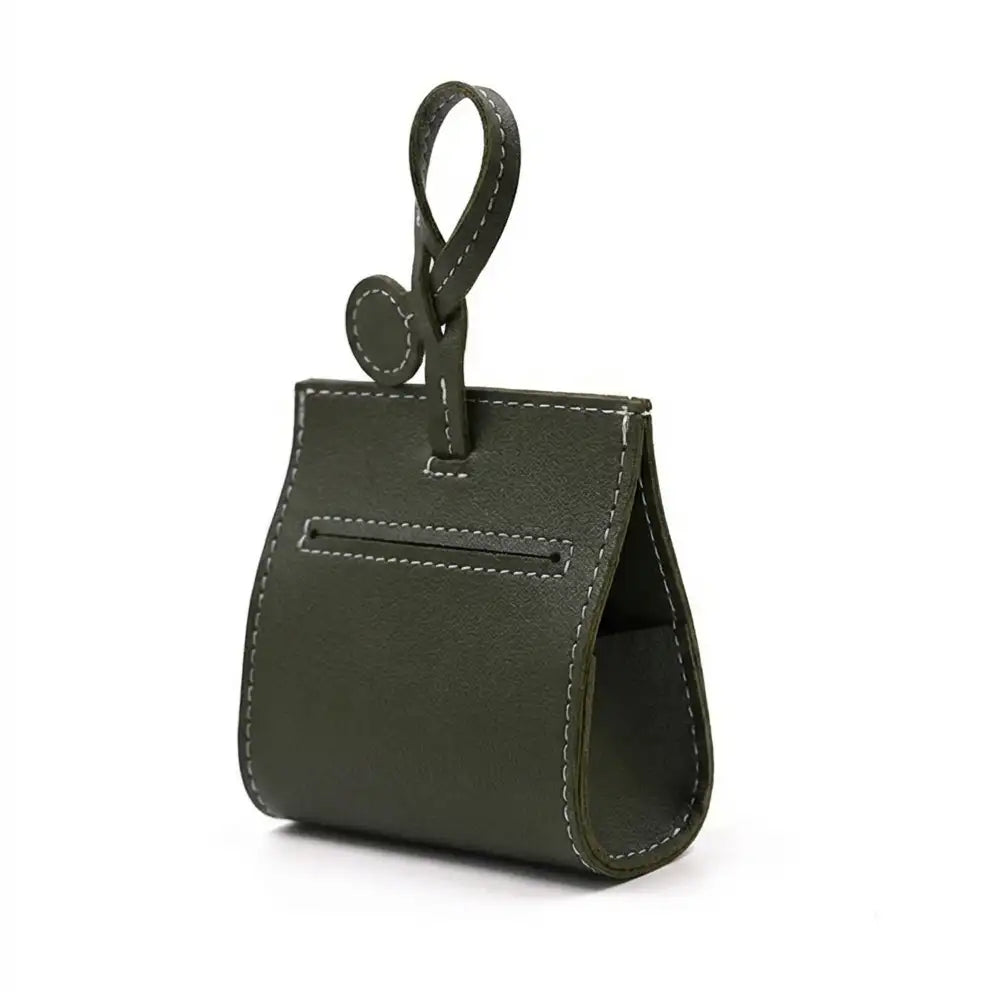 Kompakter PU-Leder Kotbeutelspender, robustes und pflegeleichtes Accessoire für Hundeleinen.