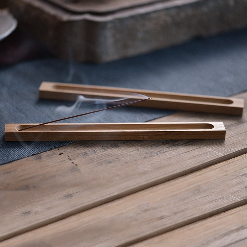 Moderner Räucherstäbchenhalter aus Holz für Räucherstäbchen & Asche. Schafft entspannte Atmosphäre.