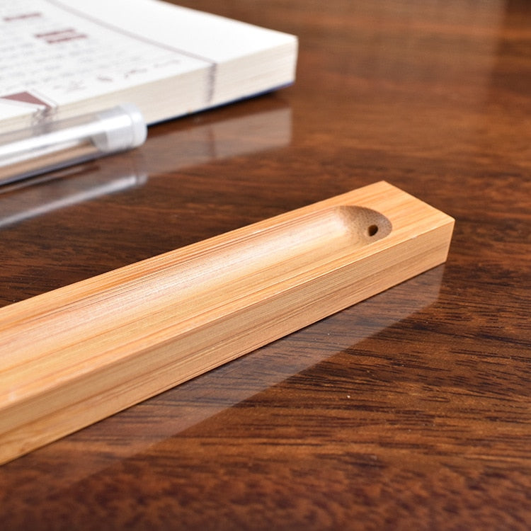 Minimalistischer Räucherstäbchenhalter aus Holz, bringt Entspannung & Harmonie in Ihr Zuhause.