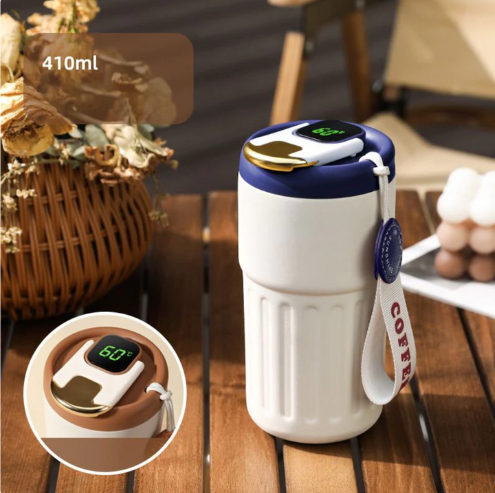 Vielseitiger Kaffeebecher & Teebecher aus Edelstahl mit smarter Temperaturanzeige für jede Reise.