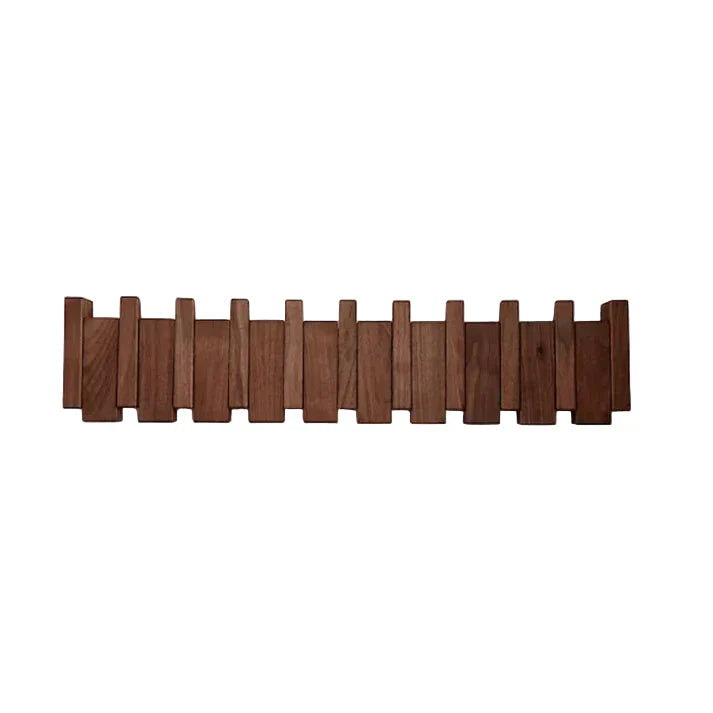 Moderner Garderobenhaken aus heller Buche, praktisch für Kleider und Taschen, platzsparendes Design.