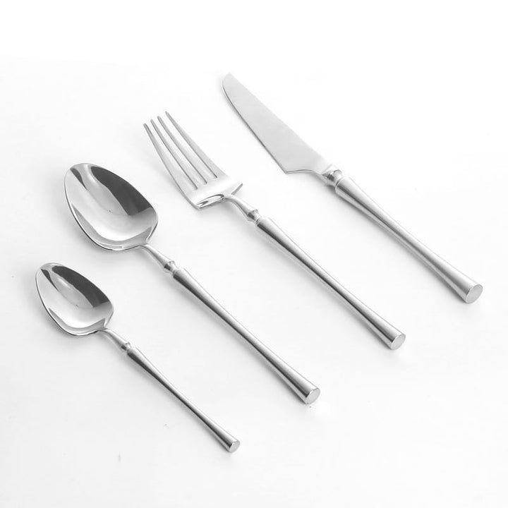 Modernes 24-teiliges Silberbesteck Set aus poliertem Edelstahl, elegantes Tafelbesteck für jede Tischdekoration.