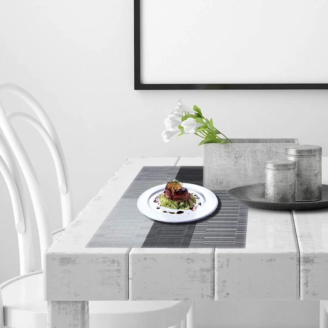 Pflegeleichte, rutschfeste PVC-Platzsets (4er Set) in Braun/Silber. Ideal als Tischschutz für Küche & Esszimmer.