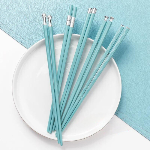Hochwertige, spülmaschinenfeste Essstäbchen aus edler Legierung mit raffiniertem Design.