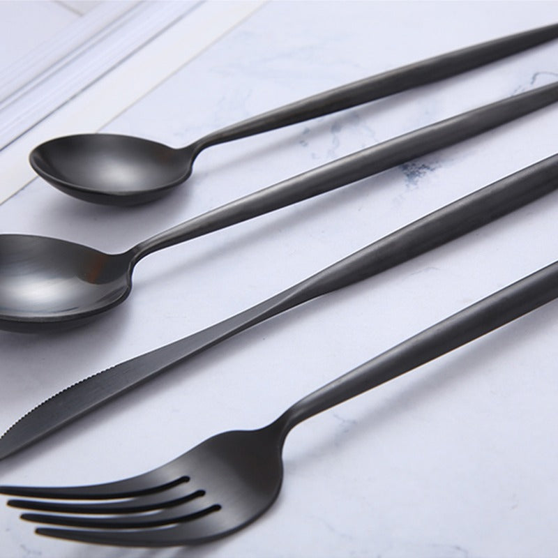 Edles Schwarz Besteckset, minimalistisch und modern. Highlight für Tischkultur & Küchenaccessoires in jedem Esszimmer.