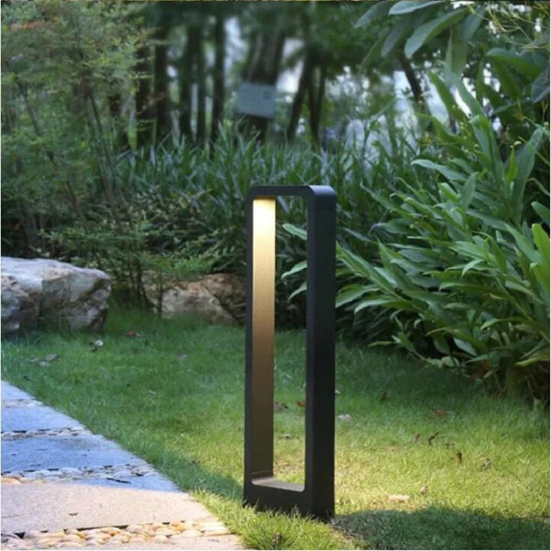 Helles, sicheres LED-Outdoor-Bodenlicht für Einfahrten. Wetterfeste Außenlampe bietet optimale Sichtbarkeit.