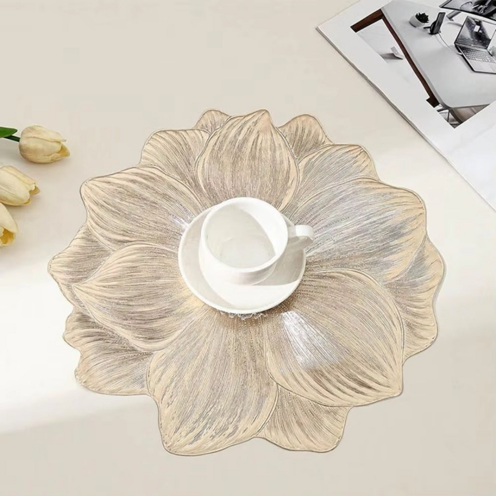 PVC Platzset mit floralem Design, hitzebeständig, ölbeständig & wasserfest; ideal für Küche und Esszimmer.
