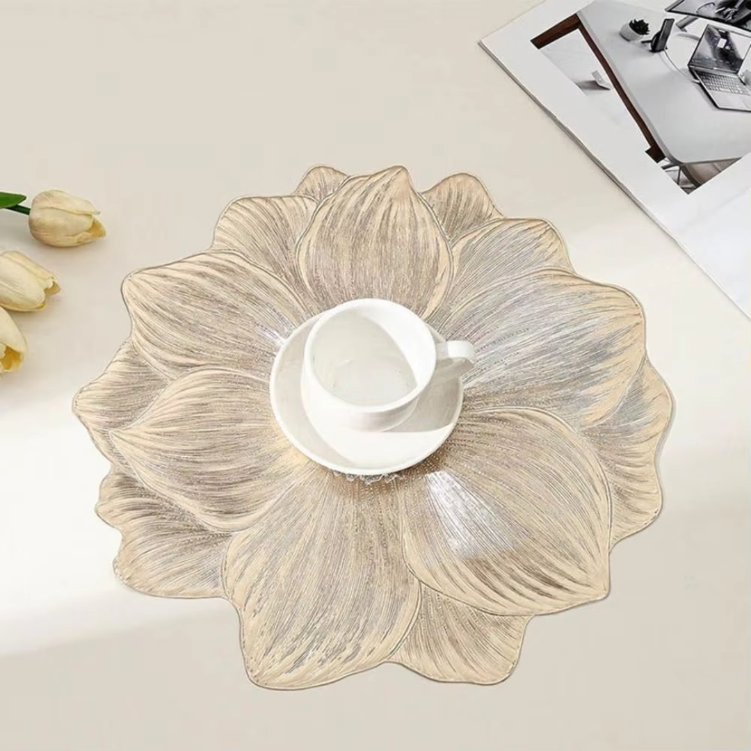 PVC Platzset mit floralem Design, hitzebeständig, ölbeständig & wasserfest; ideal für Küche und Esszimmer.