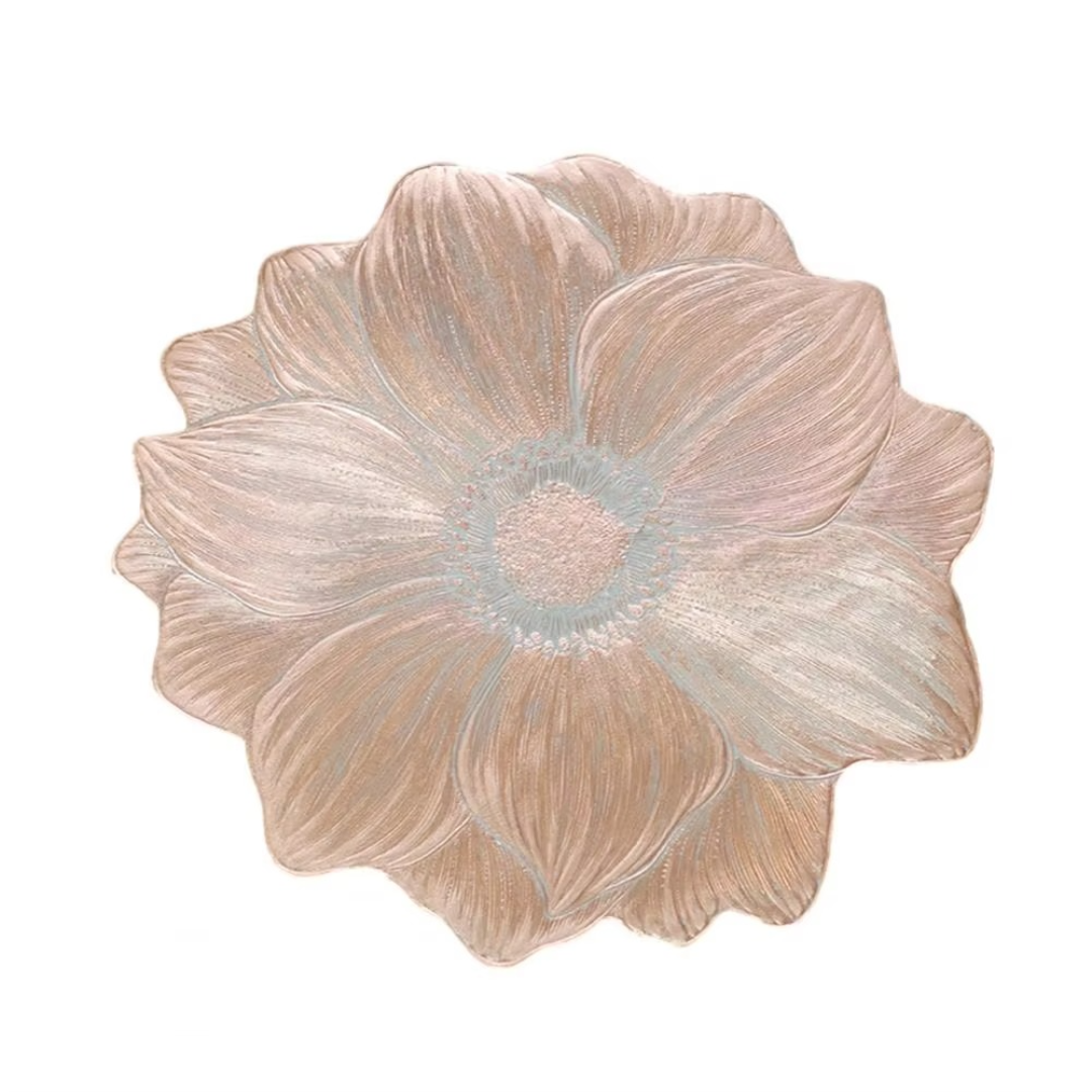 Nahaufnahme des eleganten Blumenmusters auf dem wasserdichten Tischset, perfekt für moderne Tischdeko.