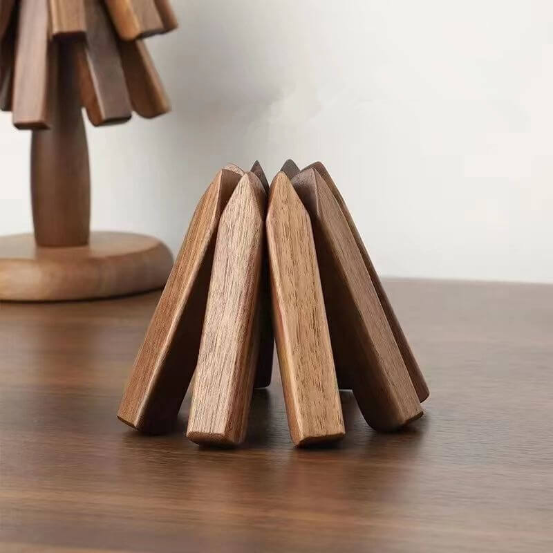 Geschenkset: Walnussbaum-Untersetzer mit Halter, eleganter Hitzeschutz für Tisch und Arbeitsplatte.