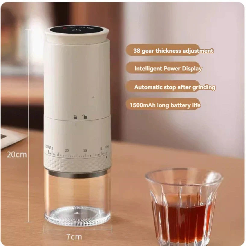 Tragbare USB-C-Kaffeemühle brehn260422 für frischen Kaffee. Mahlt Kaffeebohnen jederzeit und überall.