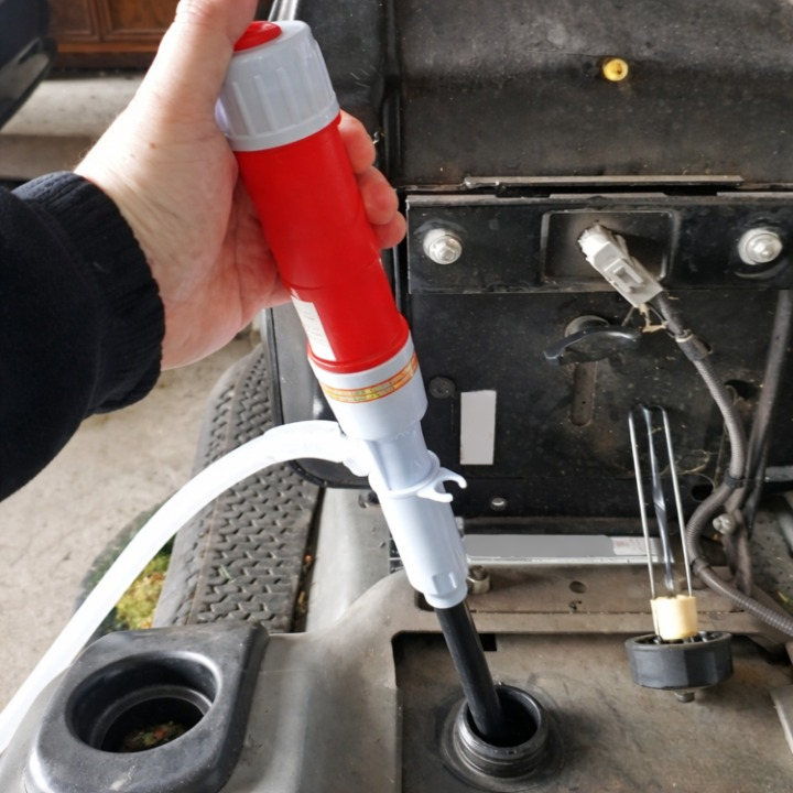 Schnelles, einfaches Umfüllen mit dieser elektrischen Kraftstoffpumpe. Ihr praktischer Garage Helfer.