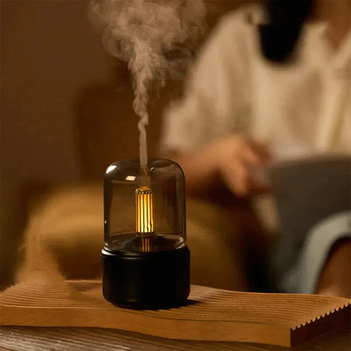 Elektrischer AromaLux Diffuser & Luftbefeuchter für Aromatherapie, mit stilvollem Design für entspanntes Raumklima zuhause.
