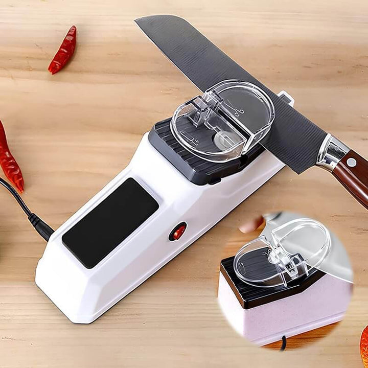 Elektrischer Messerschärfer BladeBooster für mühelos scharfe Klingen in Ihrer Küche. USB aufladbar.