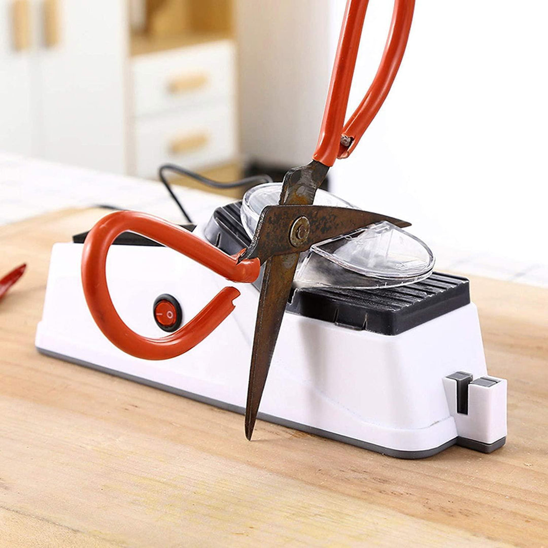 Schneller, elektrischer Messerschärfer. Präzise Schleifergebnisse für Messer und Scheren. Perfektes Küchenwerkzeug.