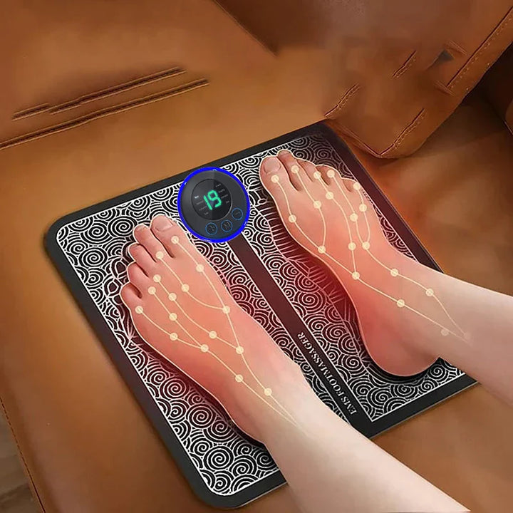 EMS Fußmassagegerät mit USB-Anschluss für einfache Aufladung. Fördert Stressabbau und Erholung müder Füße.