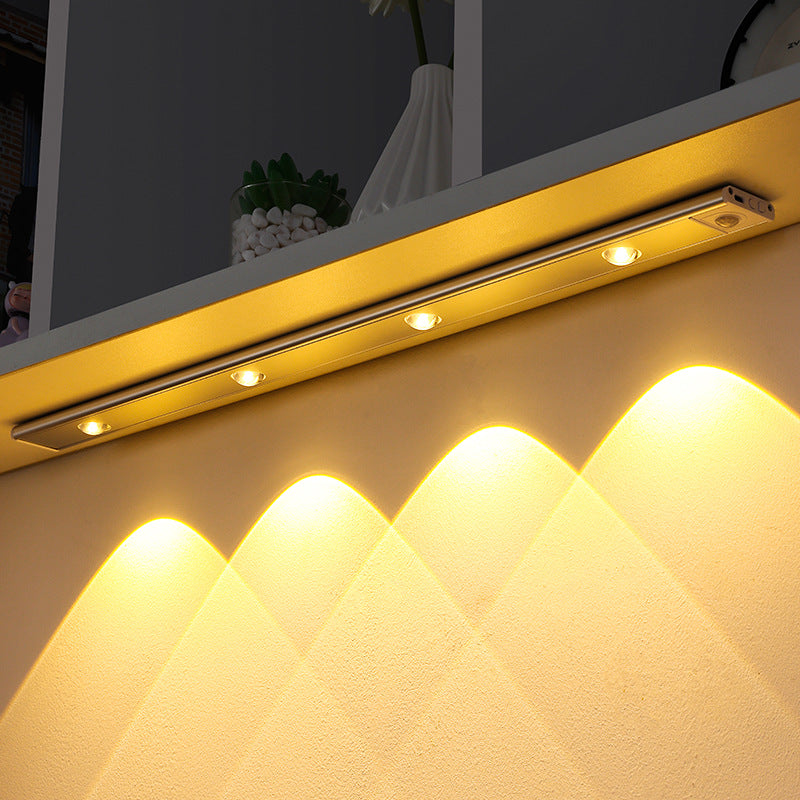 Energieeffiziente LED Unterbauleuchte mit Bewegungssensor für Küchen und Schränke, dimmbar. Silber/schwarz.