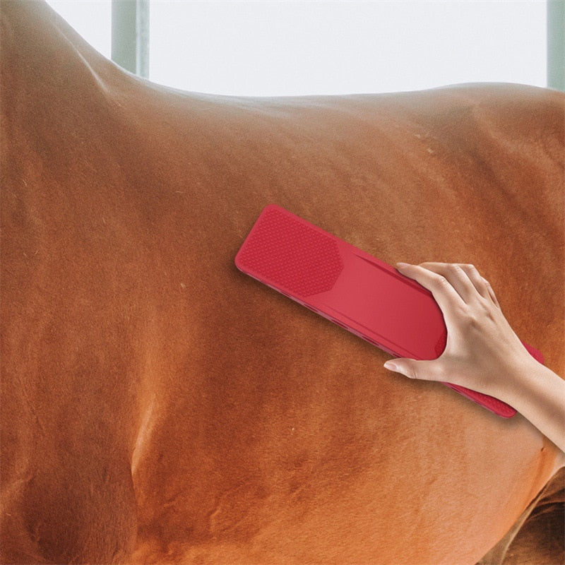 Ergonomische 6-in-1 Massagebürste für Pferde zur Tiefenentspannung & Durchblutungsförderung.