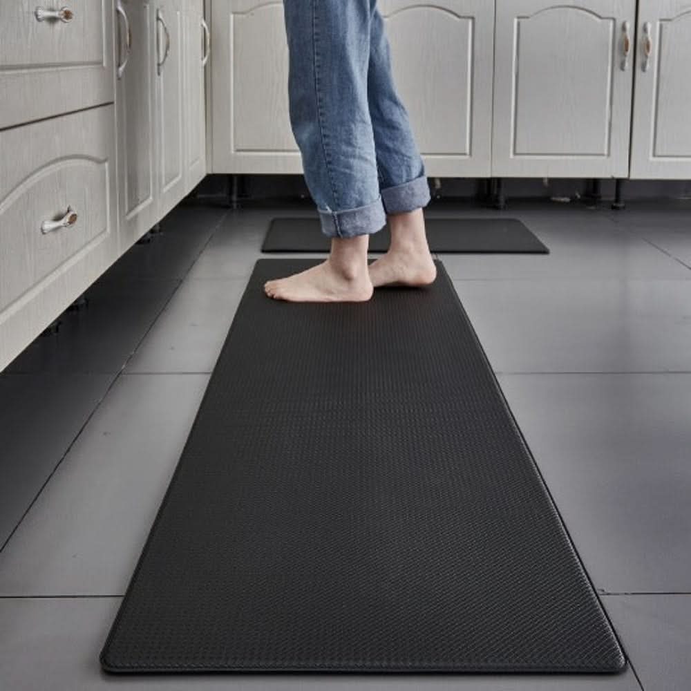 Ergonomischer Küchenhelfer: diese weiche Anti-Ermüdungsmatte sorgt für entspanntes Stehen an Spüle & Herd.