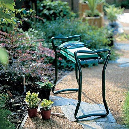 Ergonomische Garten Kniebank aus der Nähe: Detailansicht der Polsterung und Klappfunktion der Gärtner Kniebank.