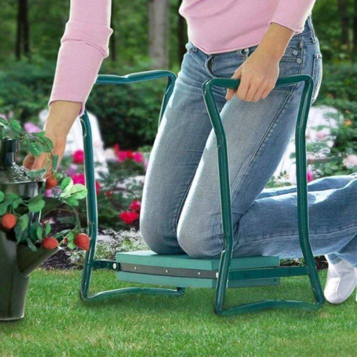 Gärtner Kniebank als Sitzbank: Kniebank umgedreht als komfortable Sitzbank für Outdoor-Gartenarbeit, faltbar.