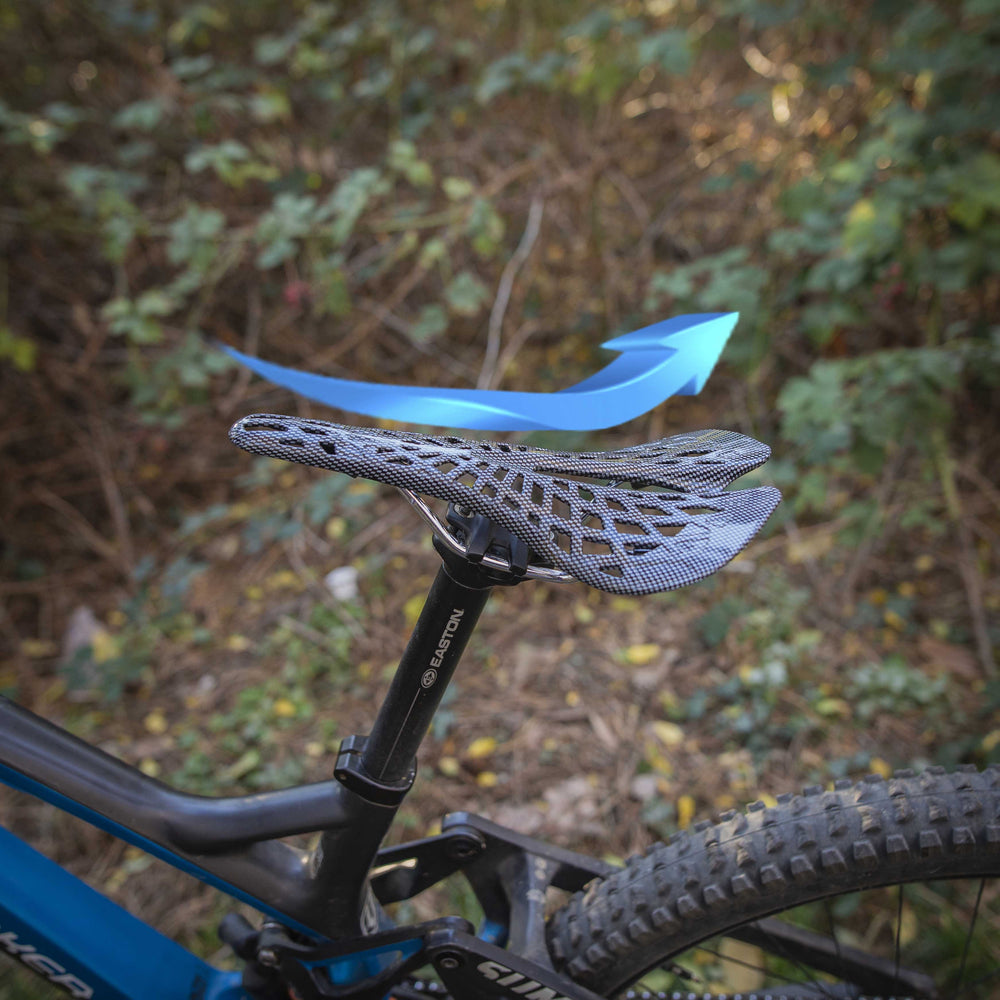 Premium ergonomischer Fahrradsattel RideEase™; maximiert Sitzkomfort und Schutz bei langen Touren.