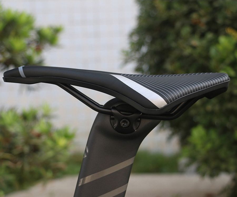 Wasserdichter UltraRide™ Fahrradsattel, unisex, mit Stoßdämpfung für Komfort bei jedem Wetter.