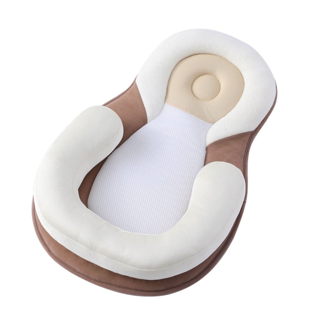 Ergonomisches Babykissen, ideal für Neugeborene, bietet sichere Unterstützung für Kopf und Nacken beim Schlafen.