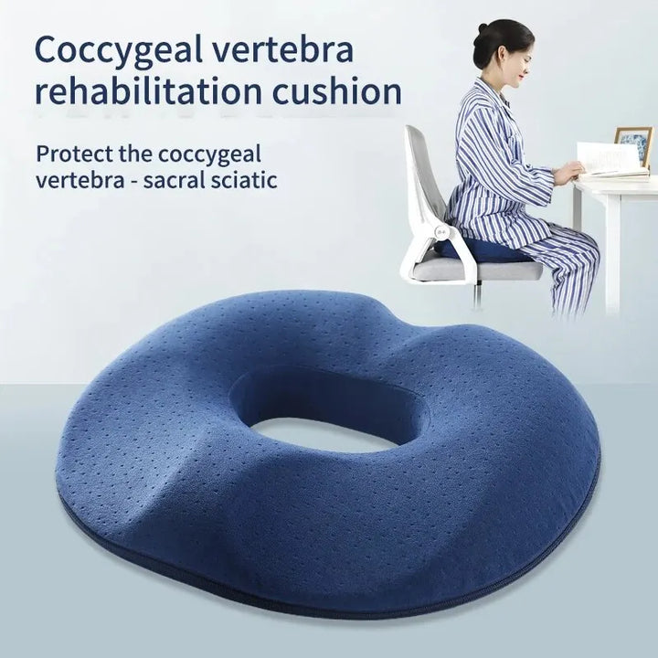Orthopädisches Memory-Schaum Sitzkissen für Druckentlastung und Schmerzlinderung bei Steißbein- & Rückenproblemen.