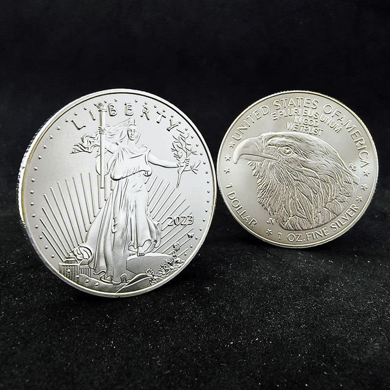 Gold & Silber Adler-Münze, exklusives Sammlerstück. Detailliertes Vogelmotiv.