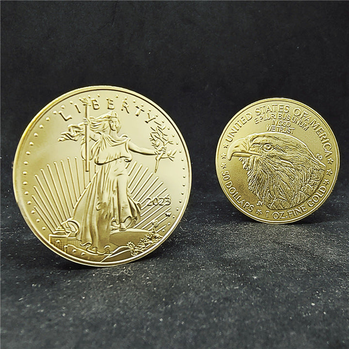 Elegante Goldmünze mit Adler-Design. Perfektes Geschenk für Münzsammler.