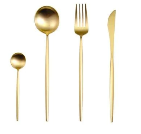 Handgefertigtes 24-teiliges Luxusbesteck für 6 Personen. Exklusives Edelstahlbesteck, goldfarben.