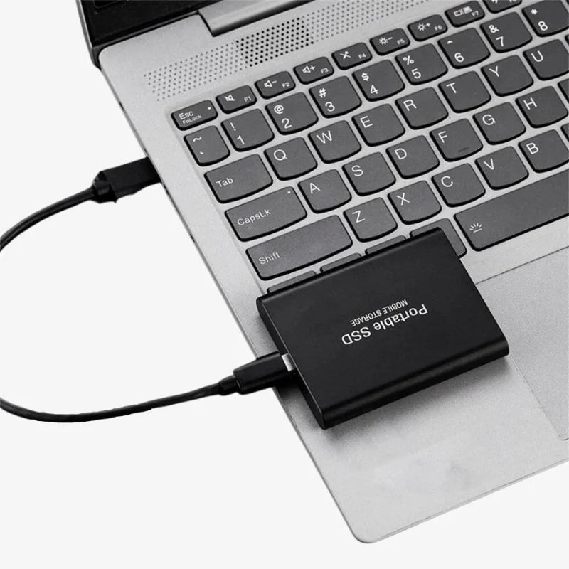 Portable 128GB SSD in Rot, USB 3.2. Perfekter externer Datenspeicher für Gaming und Reisen.