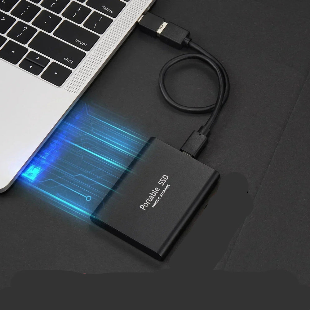 Schnelle externe USB SSD 2TB: Ideal für Gaming, Backups und mobilen Datenspeicher unterwegs.