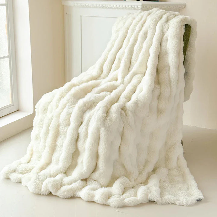Warme Schlafzimmer-Decke aus weichem Kaninchenfell-Imitat. Dicke, flauschige Kuscheldecke.