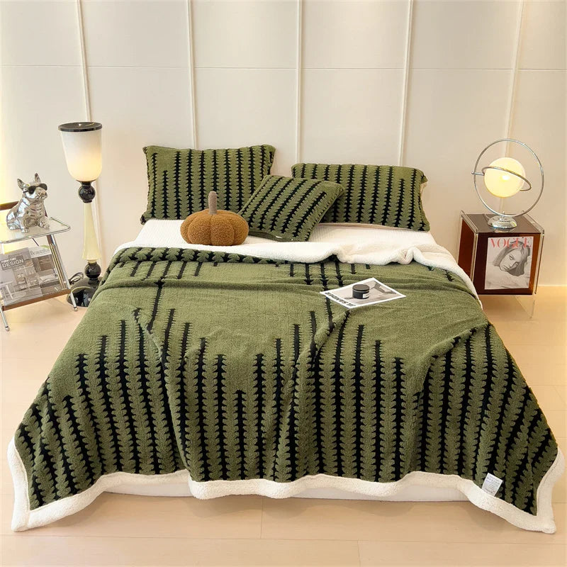 Extra dicke Kuscheldecke aus superweichem Flanell und luxuriösem Samt, ideal für gemütliche Stunden.