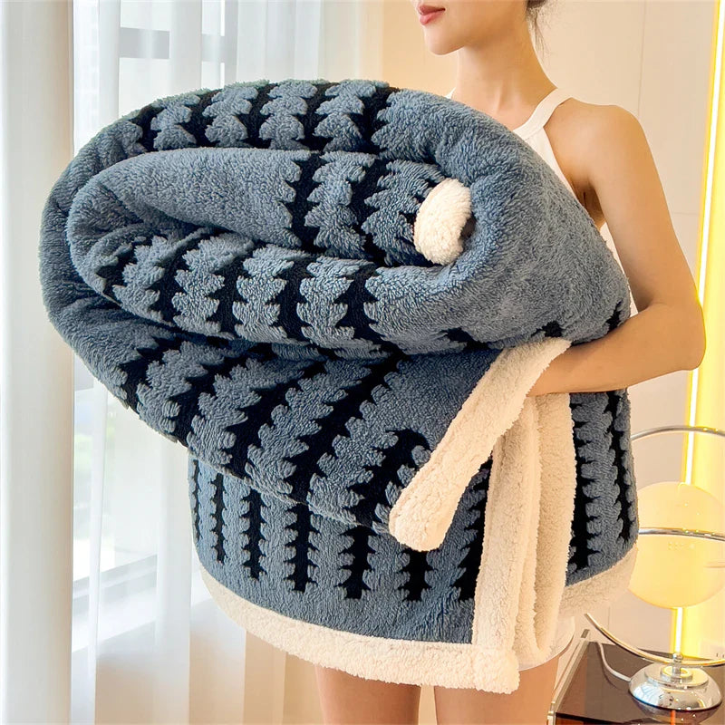 Exklusive, luxuriöse Kuscheldecke, extra dick, aus superweichem Flanell und Samt für höchsten Komfort.