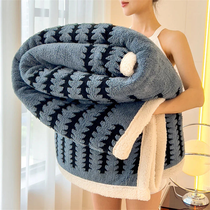 Exklusive, luxuriöse Kuscheldecke, extra dick, aus superweichem Flanell und Samt für höchsten Komfort.