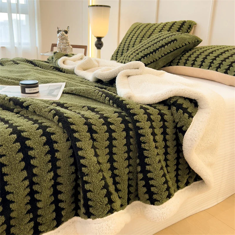 Wärmende Bettsamtdecke, extra dick und hautfreundlich, luxuriöser Flanell für maximalen Komfort im Schlafzimmer.