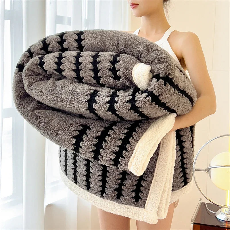 Wärmende Kuscheldecke, extra dick aus Flanell & Samt, superweich, ideal als Decke für kalte Tage und Abende.