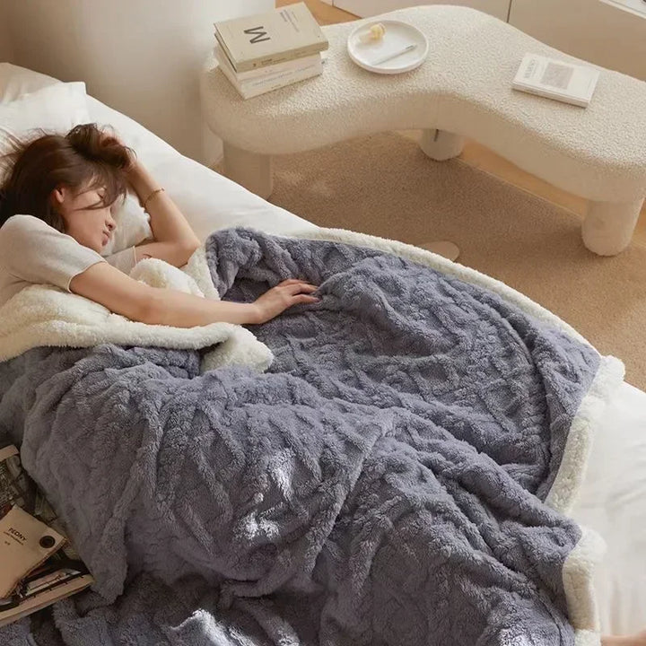 Vielseitige, extra warme Winterdecke aus Lammwolle. Perfekt als Kuscheldecke, Wohndecke oder Bettenüberwurf.