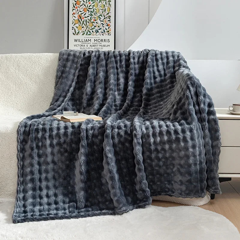Extra weiche Flanelldecke mit einzigartiger PlushBubble Textur, warm und gemütlich für ultimativen Komfort.