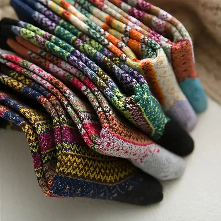 Set aus 5 Paar gestreiften Damen Socken. Dicke, gemütliche Thermo Socken für kalte Wintertage.