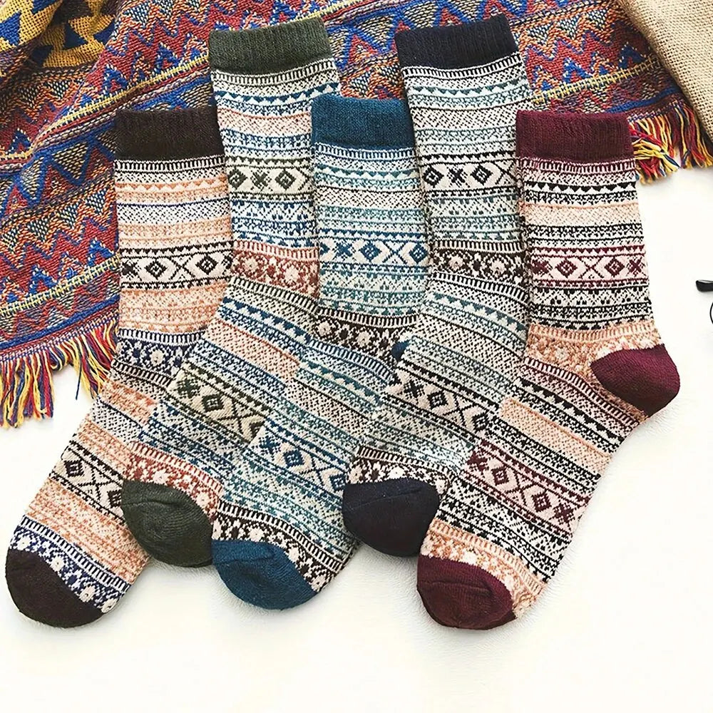 Detailbild der dicken Strickstruktur von warmen Damen Kuschelsocken. Ideal als Herbst Socken.