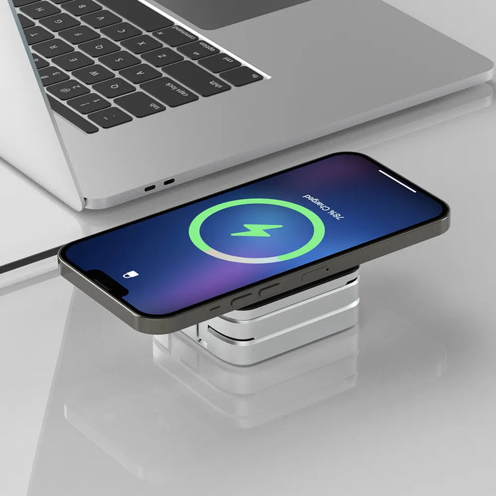 Kabellose 3-in-1 Magnet-Ladestation für aufgeräumten Schreibtisch. Lädt Smartphone, Smartwatch, AirPods drahtlos und schnell.