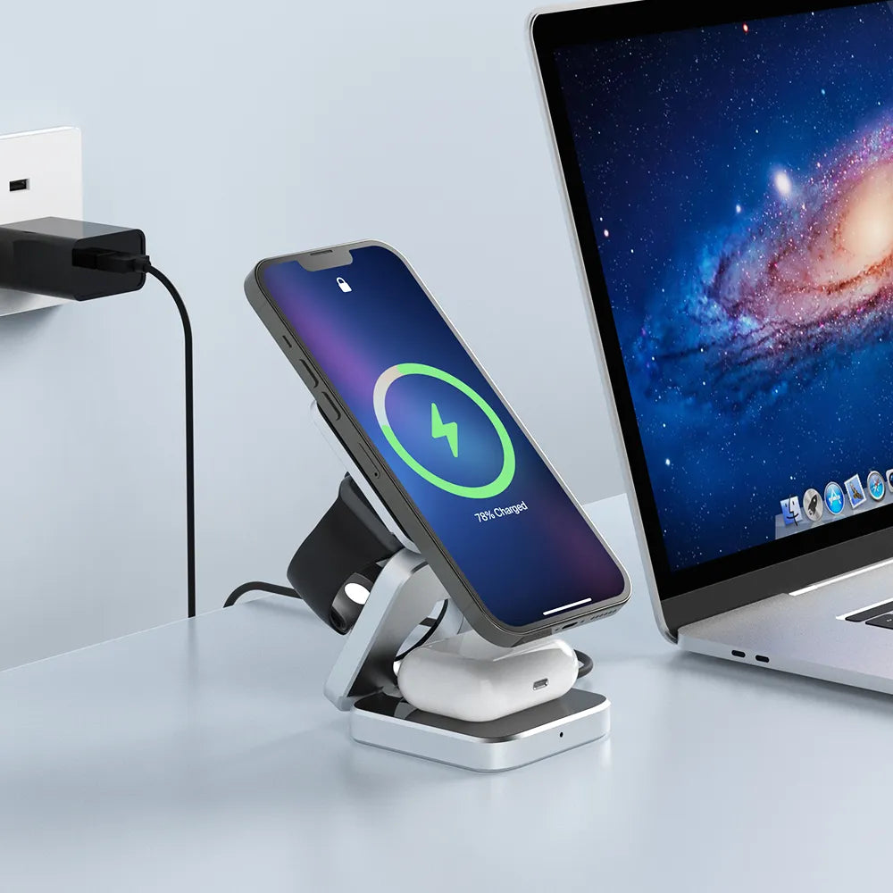 Smartphone, Smartwatch, AirPods werden auf faltbarer 3-in-1 Magnet-Ladestation kabellos und schnell geladen. Schreibtisch-Organizer.