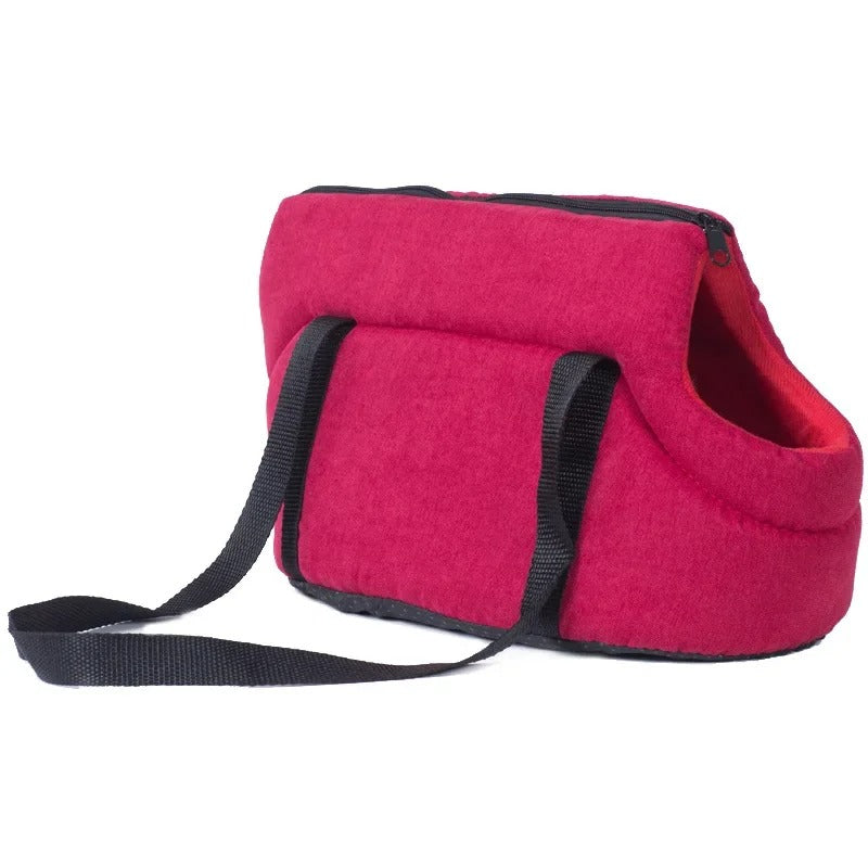 Komfortable faltbare Hundetragetasche CarryPaws für Haustiere, atmungsaktives Design für stressfreies Reisen.