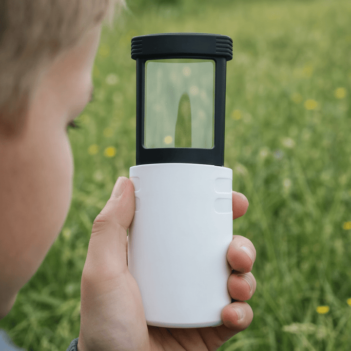 Kompakte faltbare Taschenlupe mit LED-Licht, 4x Vergrößerung, ideal für unterwegs & Hobby.