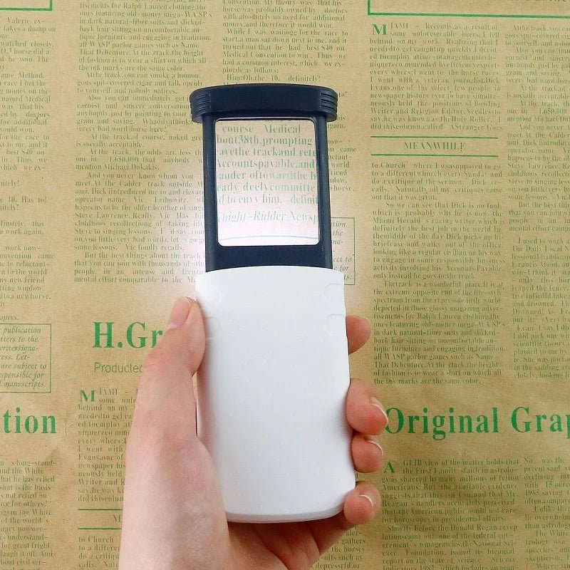 Unisex LED-Vergrößerungsglas, 4x Vergrößerung, integrierte Beleuchtung für präzise Detailarbeit.