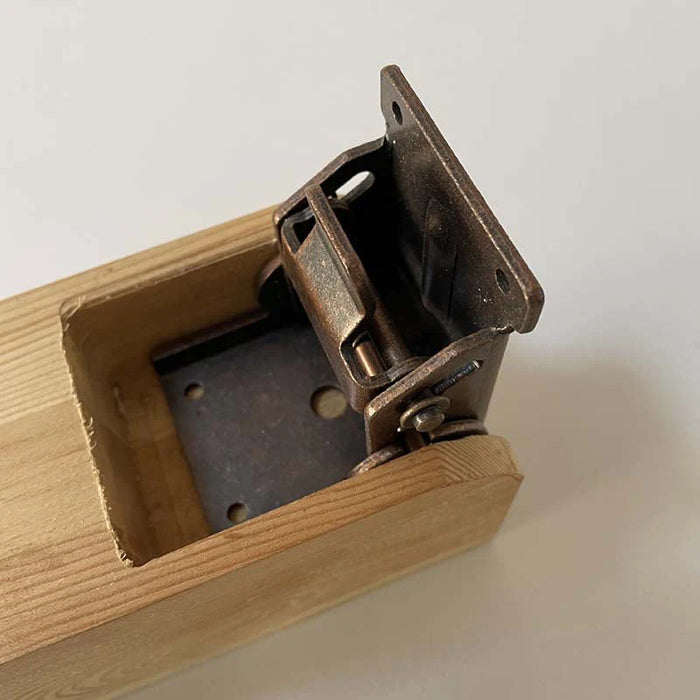 Faltbare Arbeitsplatten-Halterung, ideal für kleine Küchen oder flexible Arbeitsbereiche.